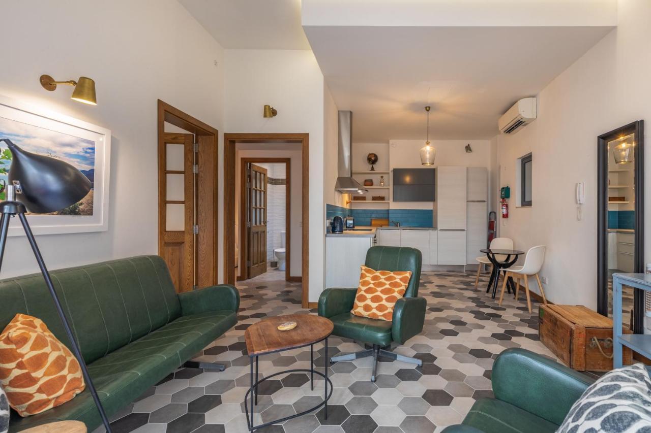 Apartman Two Bedroom Close To The Sea